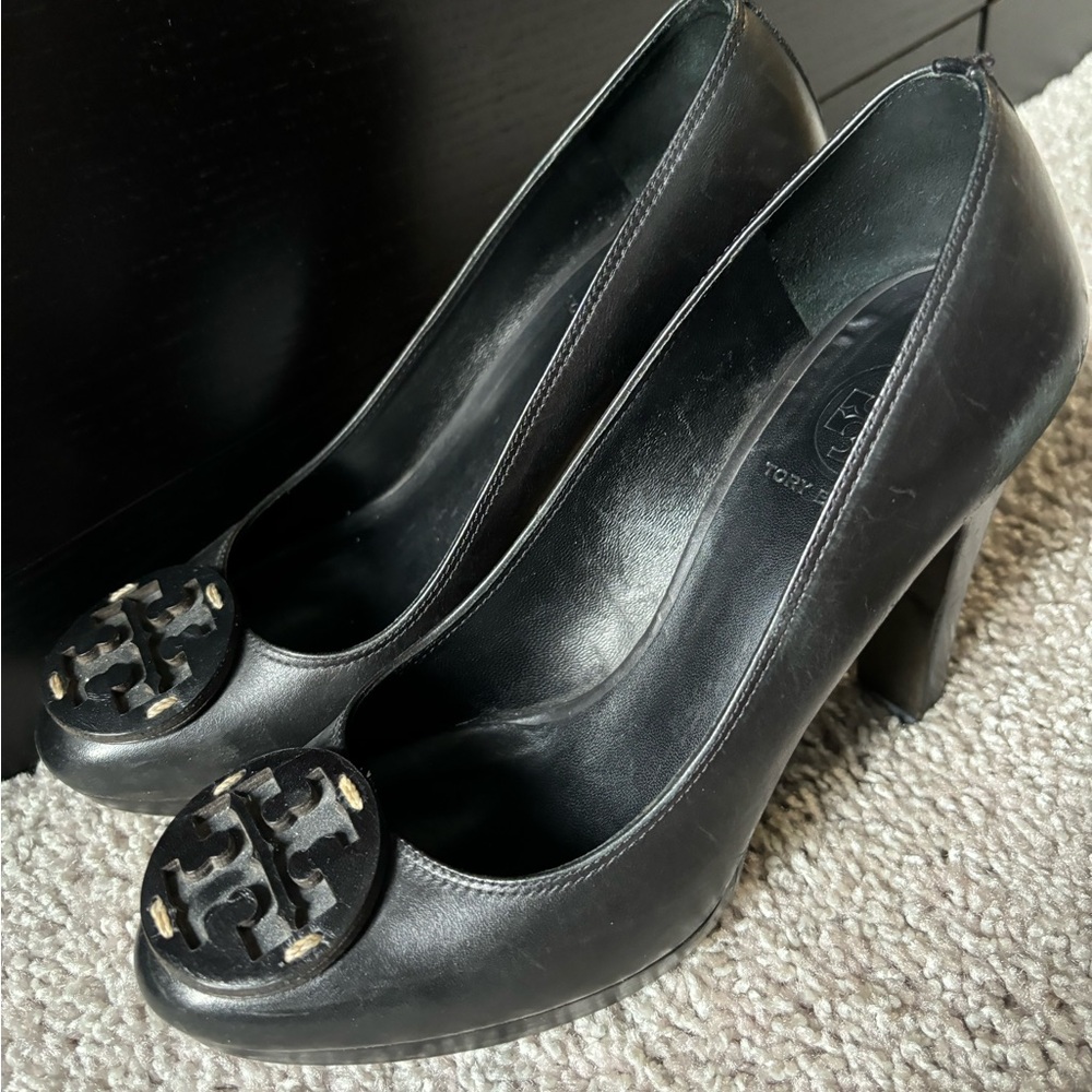 Tory Burch Black Pumps